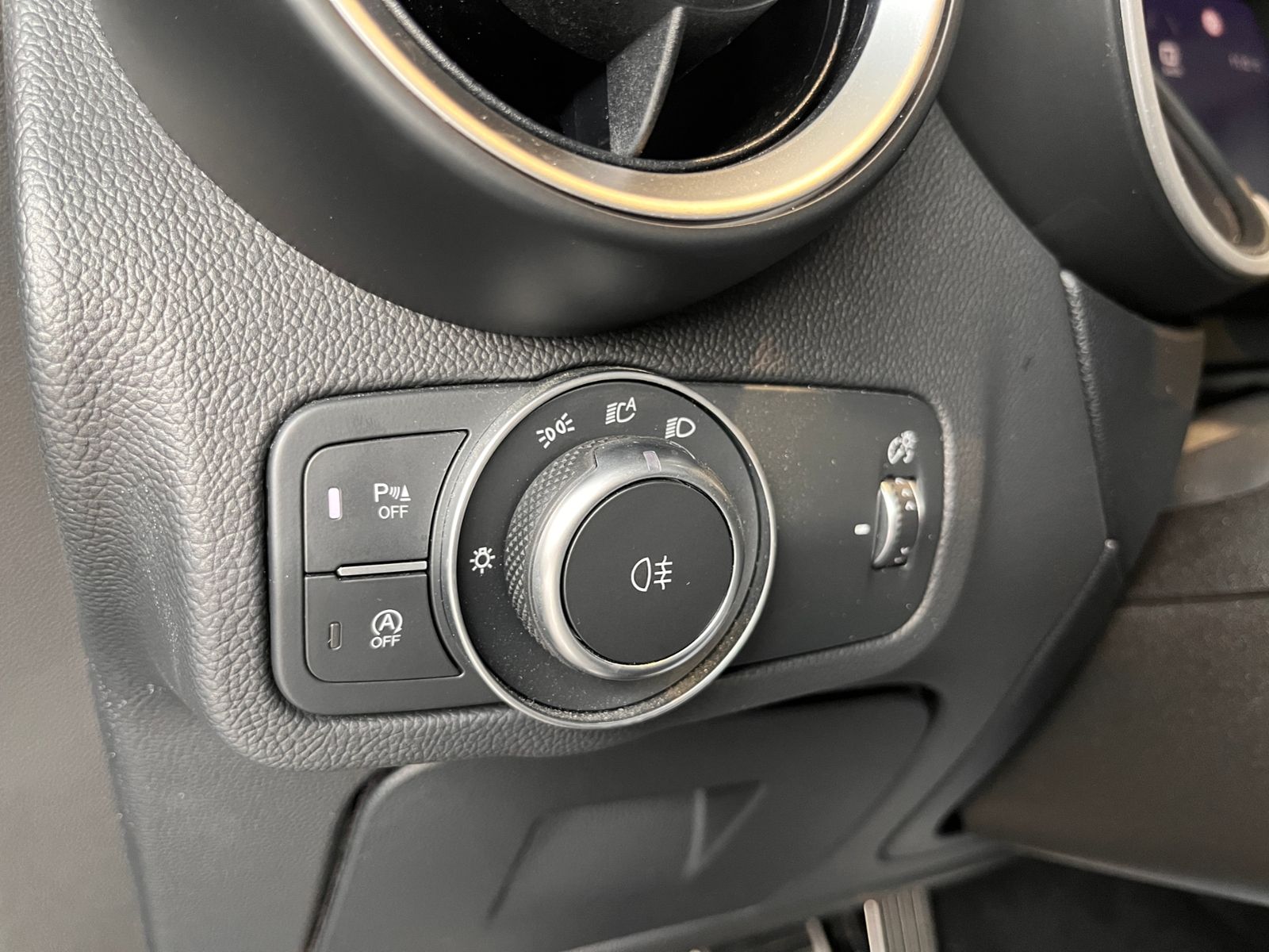 Fahrzeugabbildung Alfa Romeo Stelvio Veloce Q4 ACC NAVI LEDER AHK