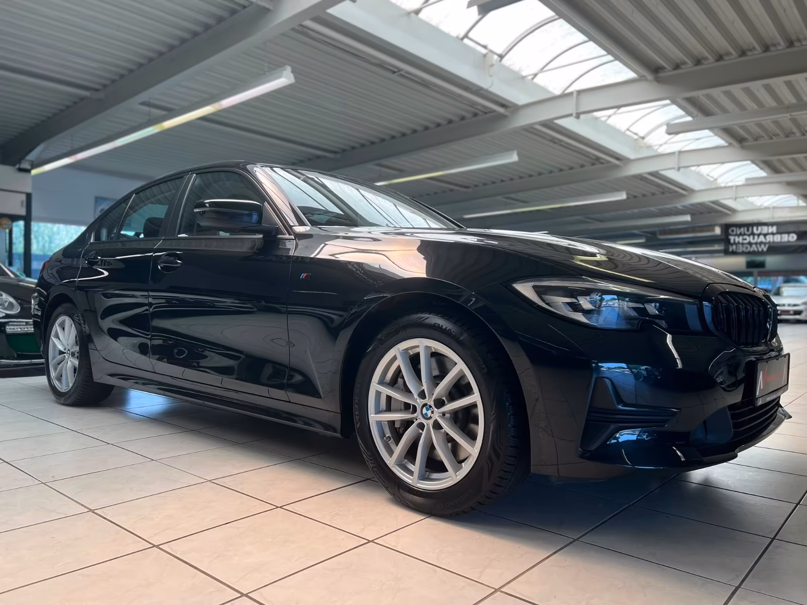 BMW 330 i Advantage Automatik /NAVI/SHZ/MULTI/TOP
