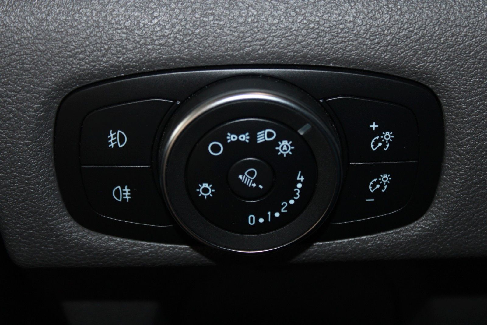 Fahrzeugabbildung Ford Transit Custom TRAIL AHK Bott Einrichtung Leder