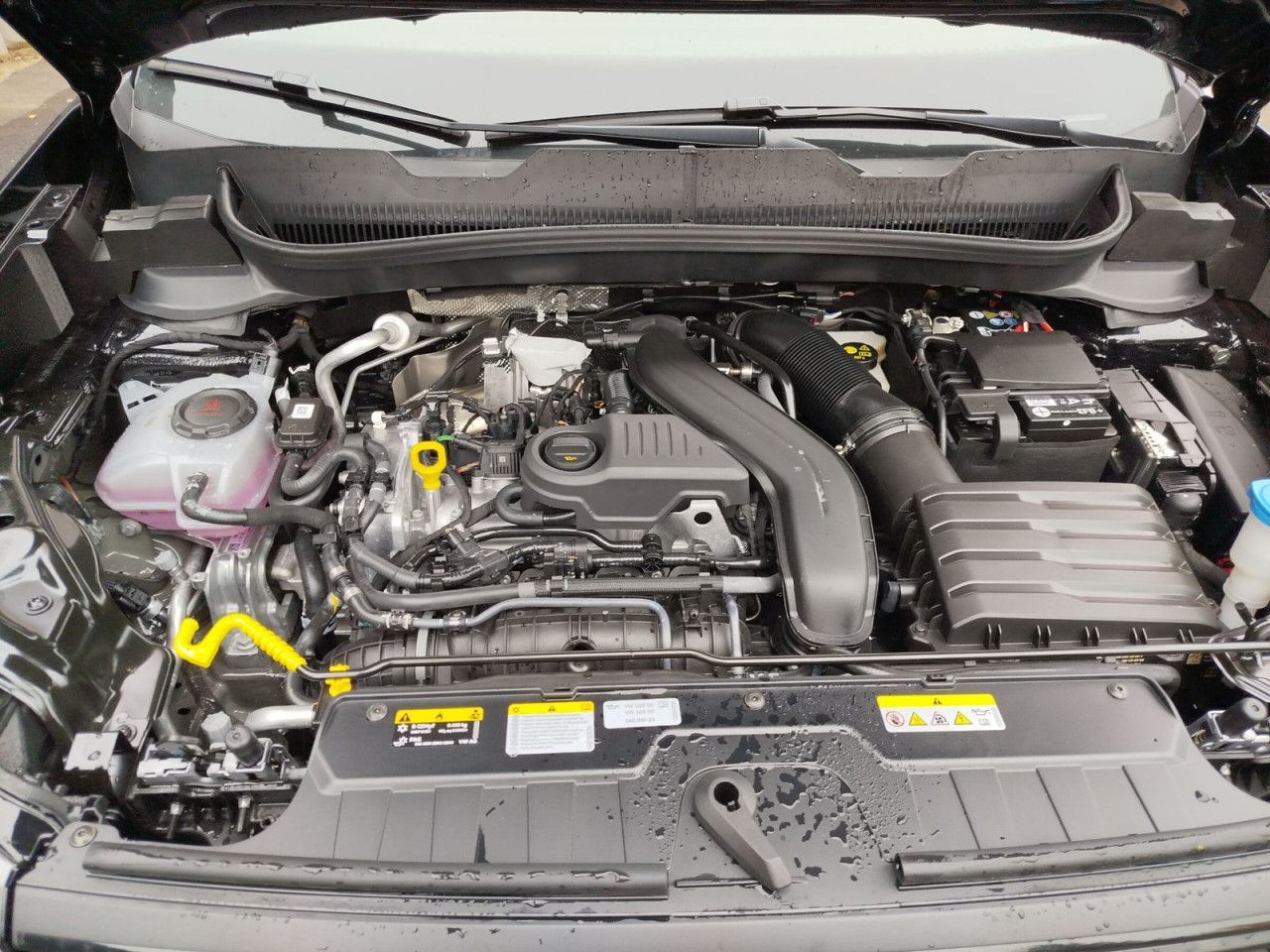 Fahrzeugabbildung Volkswagen T Cross R-Line 1.5 110 TSI D7F