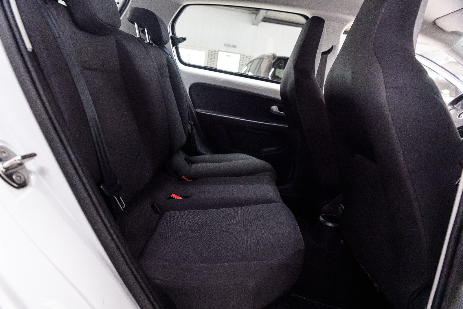 Fahrzeugabbildung Volkswagen up! 1.0l 48kw +4-türig + Maps & More + GJReifen