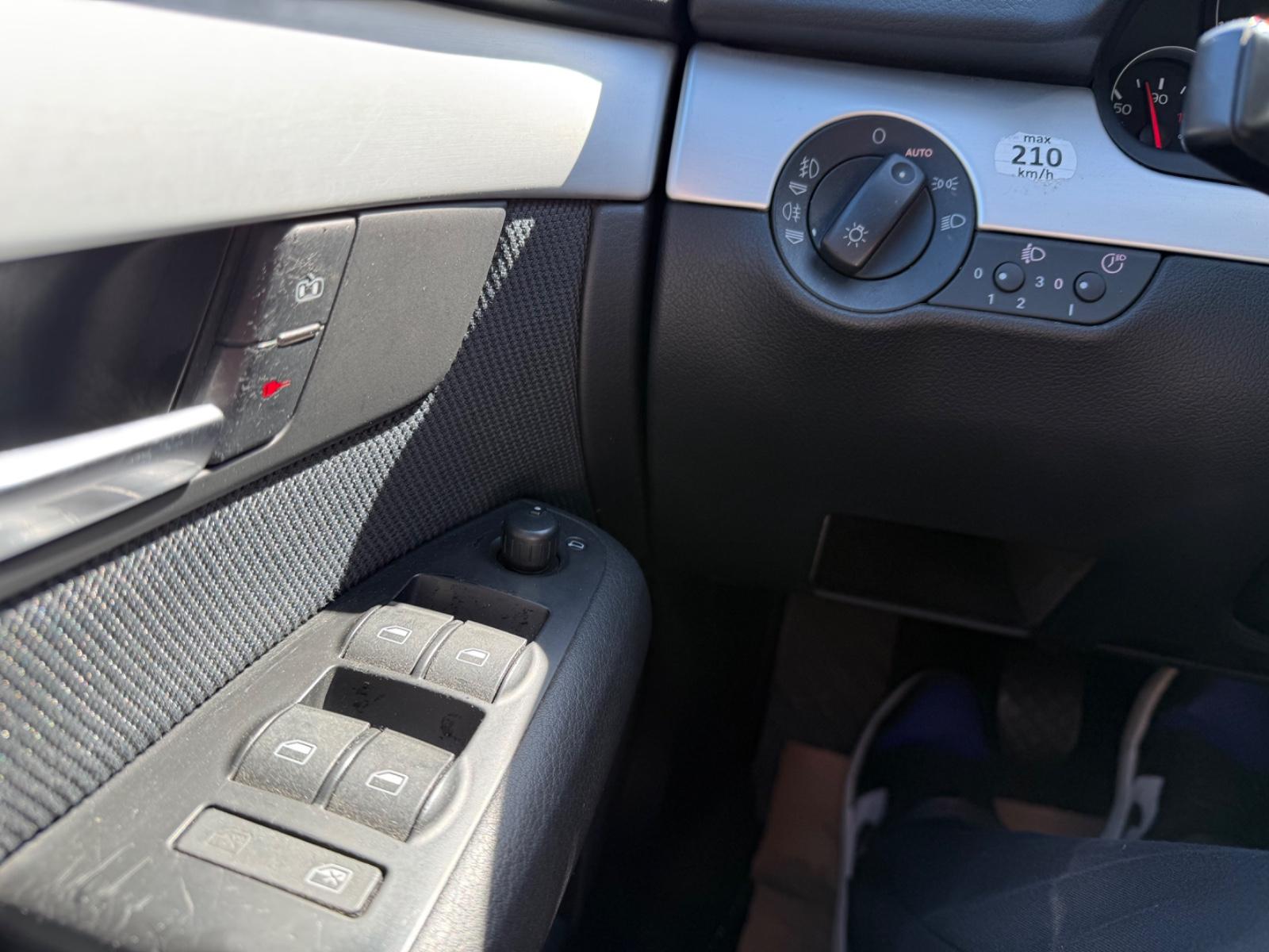 Audi A4 2004 — photo 22