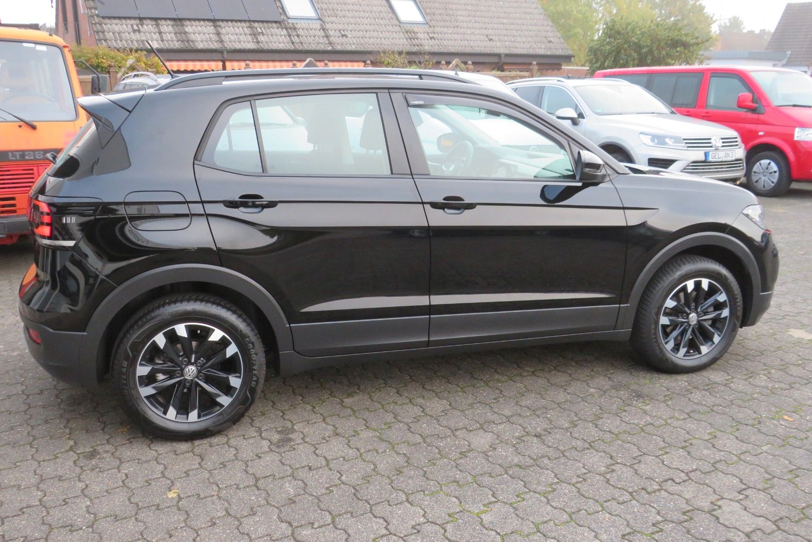 Fahrzeugabbildung Volkswagen T-Cross Life NAVI PDC SITZH DIGITAL-COCKPIT PRO
