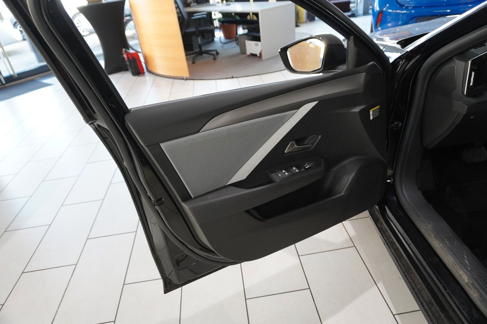 Fahrzeugabbildung Opel Astra L ST 1.2T EDITION AT-8 NAVI/LED/SPORT/DAB+