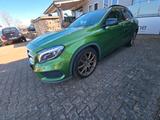 Mercedes-Benz GLA 200 AMG- Line*Bi-Xenon*Leder*Night-Paket - Mercedes-Benz: Grün