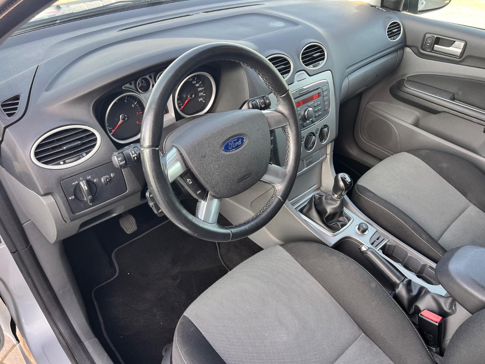 Ford Focus 2011 — photo 15