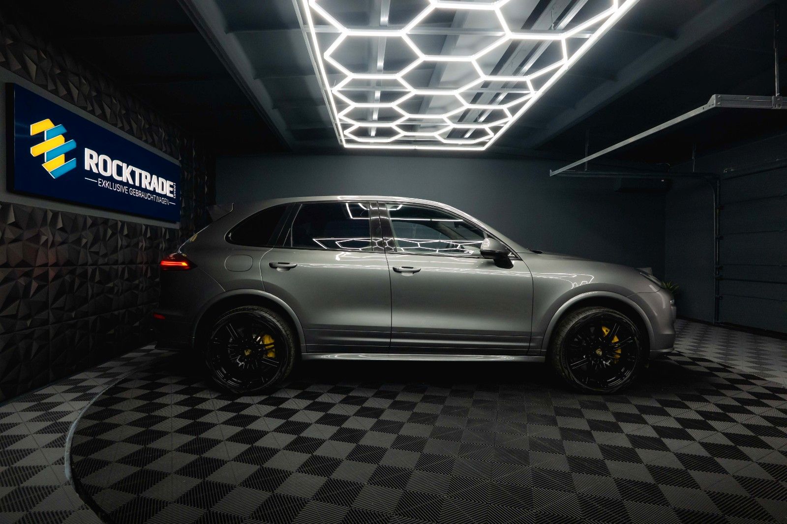 Fahrzeugabbildung Porsche Cayenne S Sport-Design Paket Carbon KERAMIK *LED