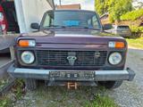Lada Niva 1.7i 4x4 ELEKT.ABSCHLEPPSEIL MIT FERN. TÜV - Lada Niva aus 2011