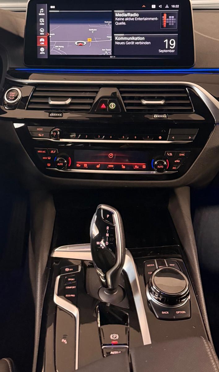 BMW 530d xDrive M-Sport PANO/AHK/LEDER/KEYLESS