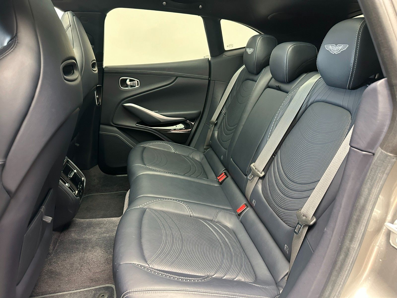 Aston Martin DBX707-Aluminite Silver-Standheizung-Leder foto 19