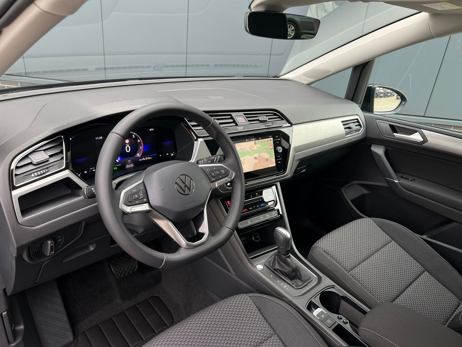 Fahrzeugabbildung Volkswagen Touran Comfortline 1.5 TSI DSG *LED, AHK, 7 Sitz