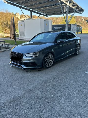 AUDI S3 TFSI S tronic quattro -