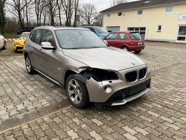 BMW X1 sDrive18i/Leder/Panorama/Automatik/Navi