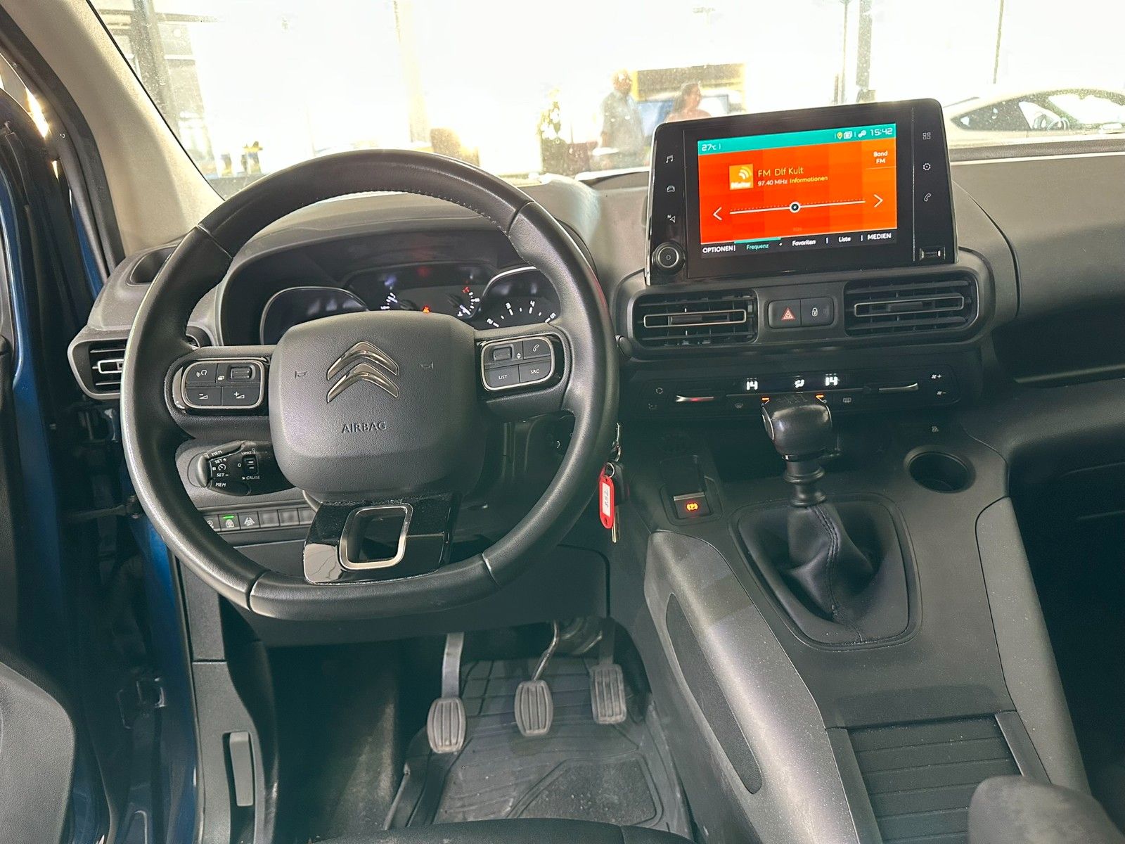 Fahrzeugabbildung Citroën Berlingo Shine M 1.2T NAVI/HEAD-UP/PDC+CAM/AHK