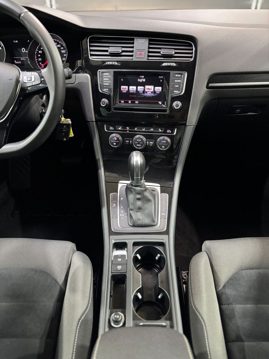 Fahrzeugabbildung Volkswagen Golf Highline BMT#Bi-Xenon#Ambiente#PDC#DAB#Alca