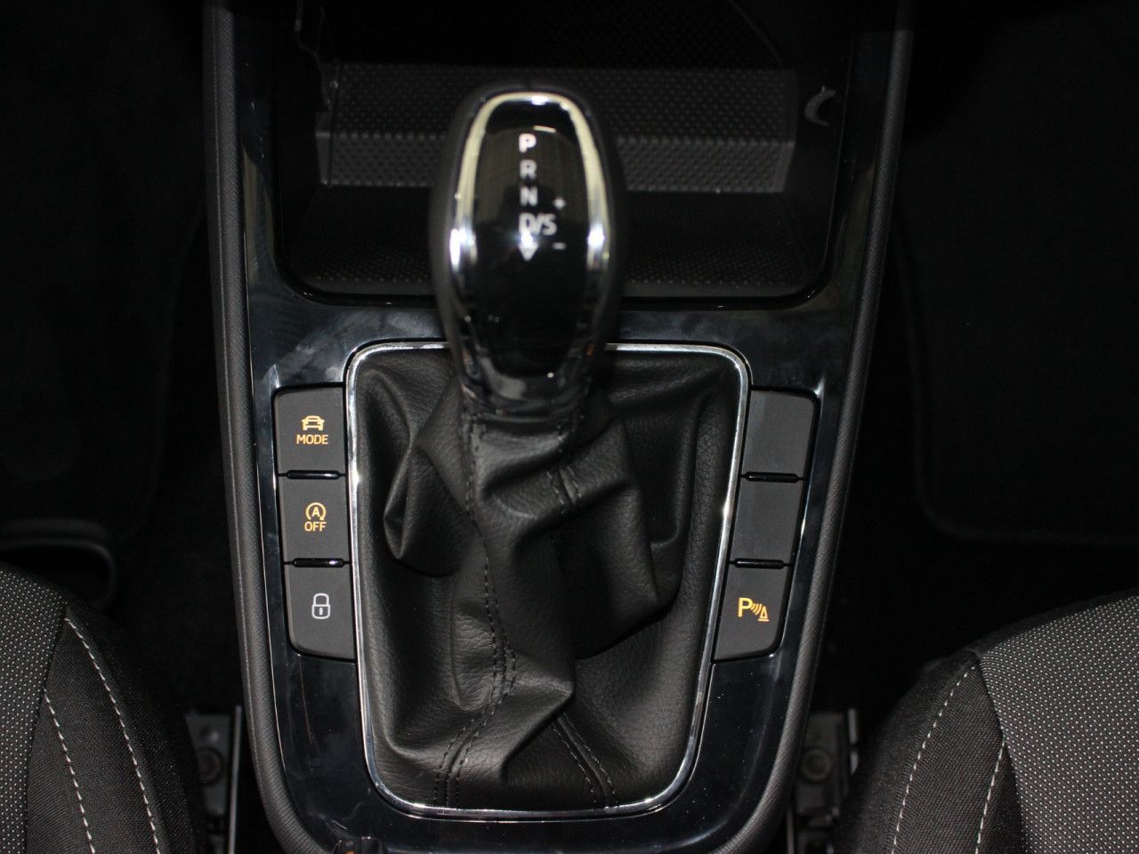 Fahrzeugabbildung SKODA Fabia 1.0 TSI Selection DSG/CAM/PDC/WINTER