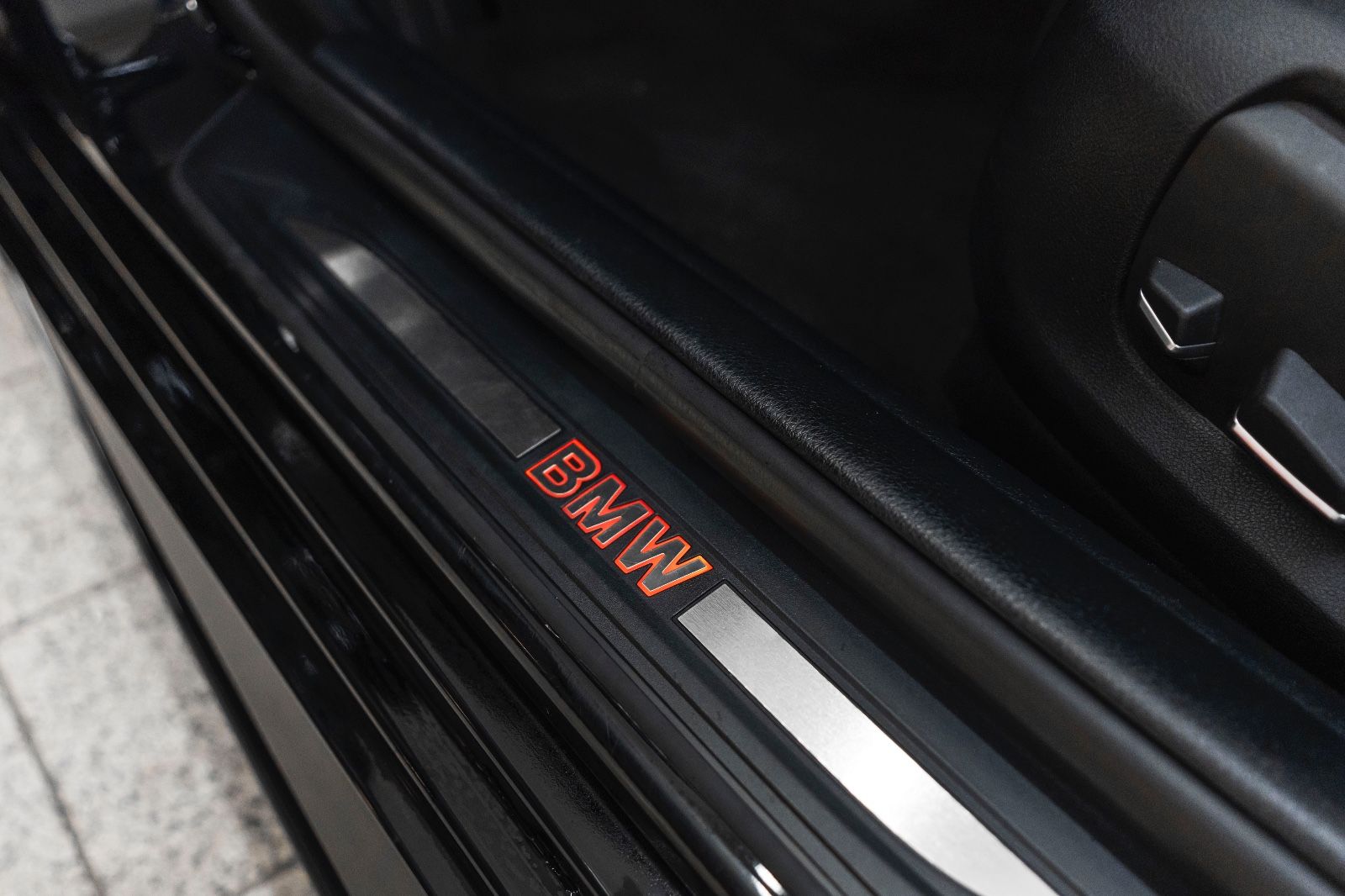 Fahrzeugabbildung BMW 550I Xdrive M-Performance HUD LED KAM NAV H&K