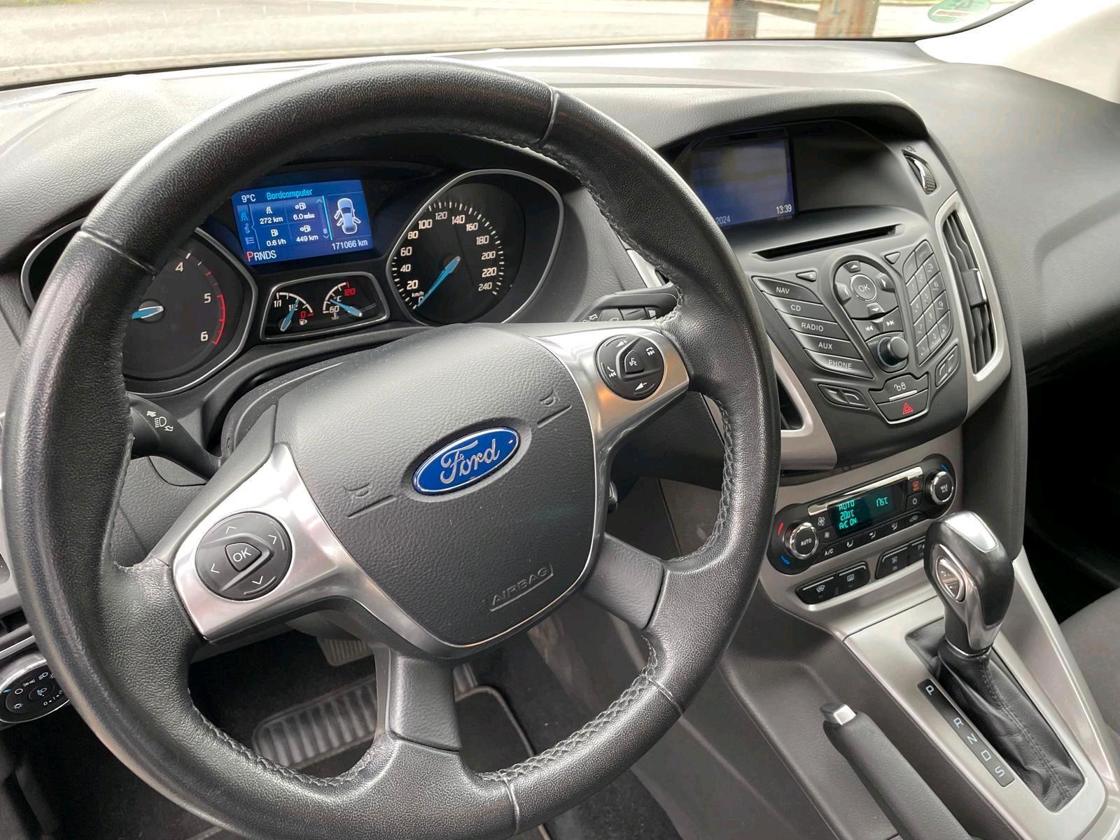Ford Focus 2014 — вигляд ззаду