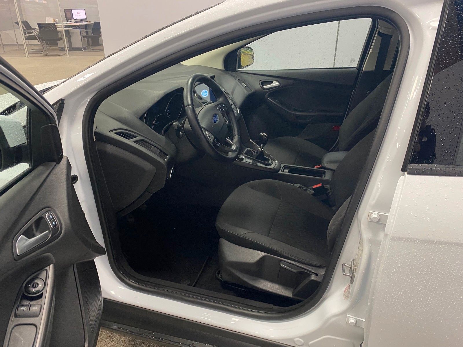 Fahrzeugabbildung Ford Focus 1.0 EcoBoost Business Turnier+NAVI+PDC+ALU