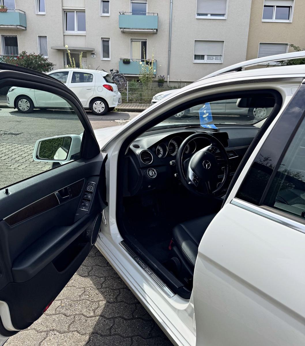 Mercedes-Benz C200 2012 — photo 9