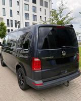 Volkswagen T6 Multivan - blaue Volkswagen T6 Multivan