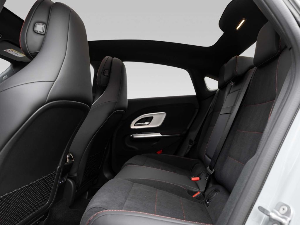 Mercedes-Benz CLA 200 AMG NIGHT PREMIUM MEMO MULTI 360 DISTR foto 10