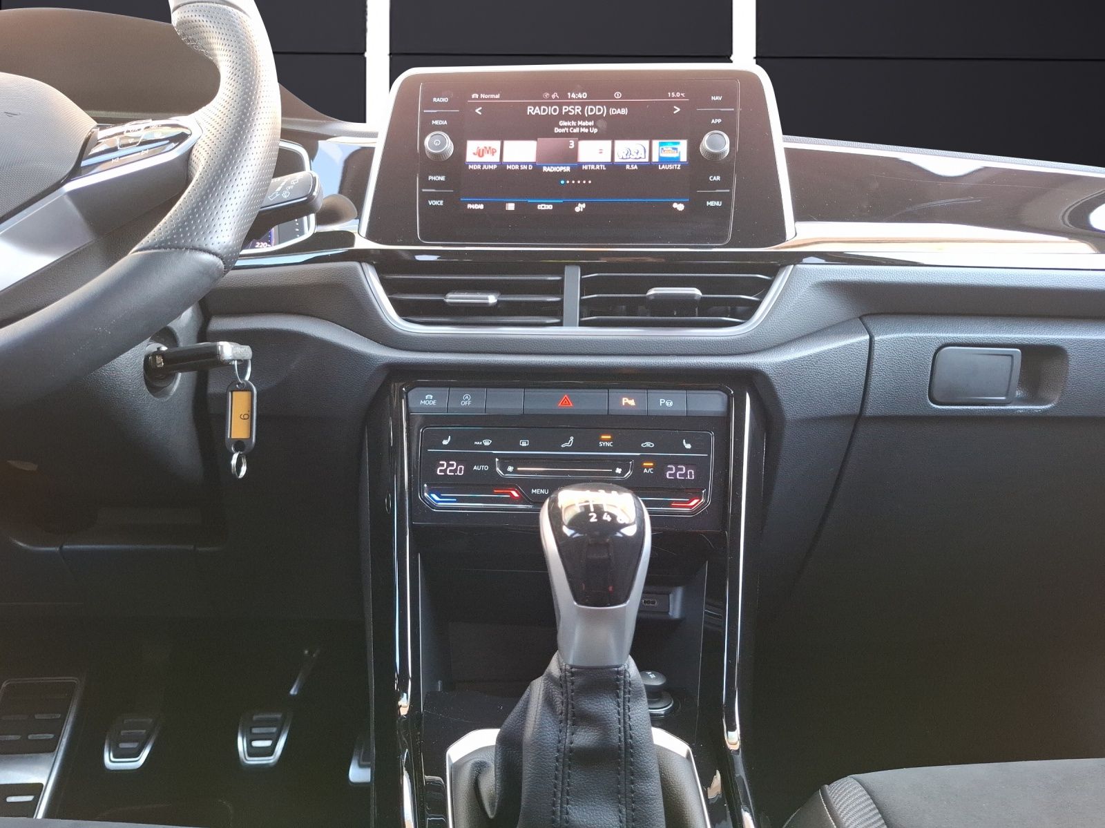 Fahrzeugabbildung Volkswagen T-Roc TSI R-Line Matrix Navi AID Park-Assist SH