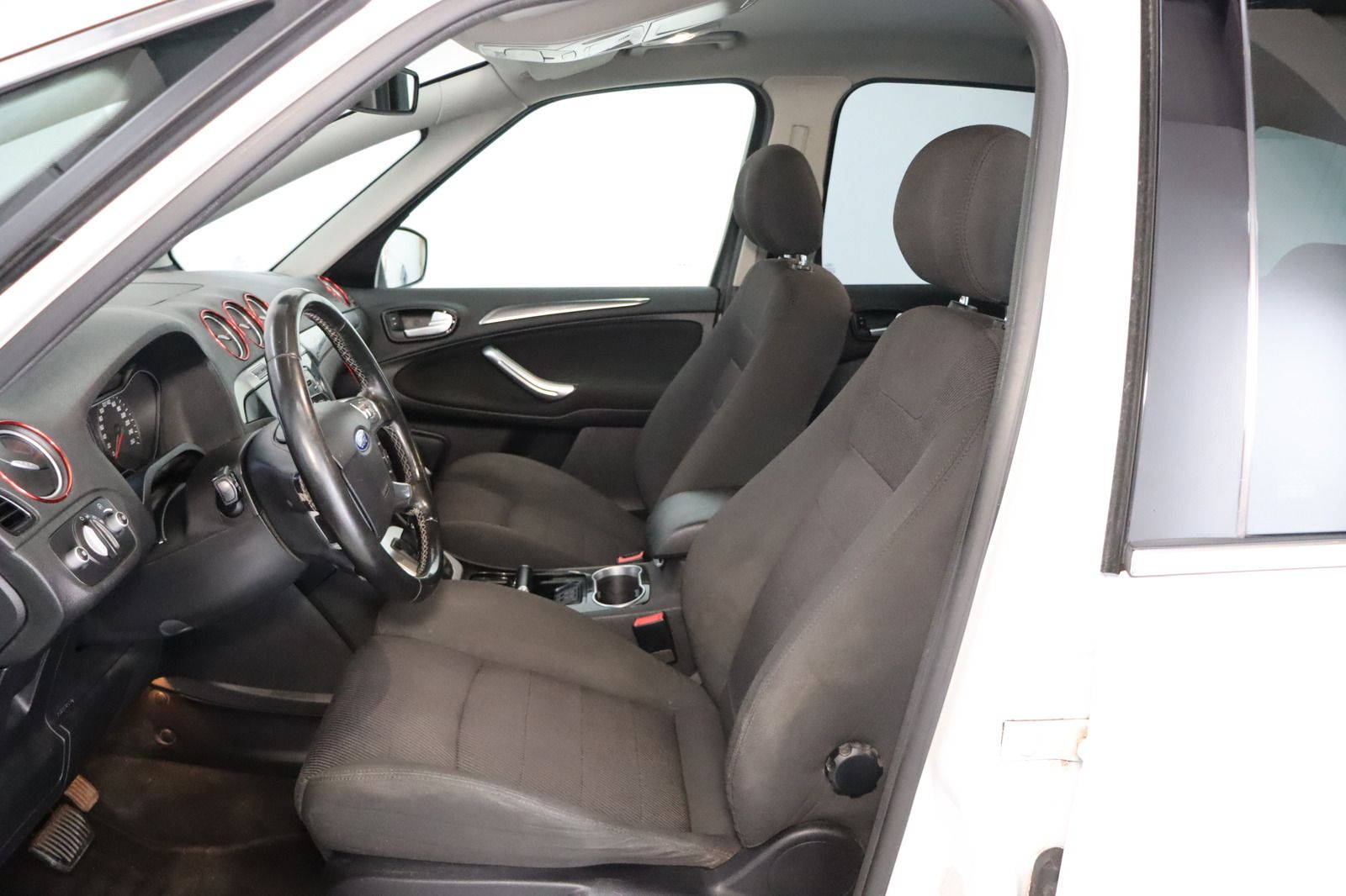 Fahrzeugabbildung Ford S-MAX 2.0 TDCi Sitzhzg./-lüftung * PDC * Tempom.