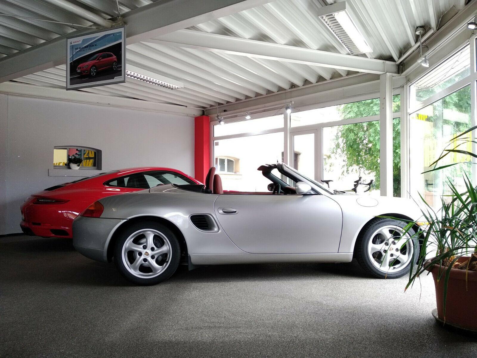 showroom-image-top