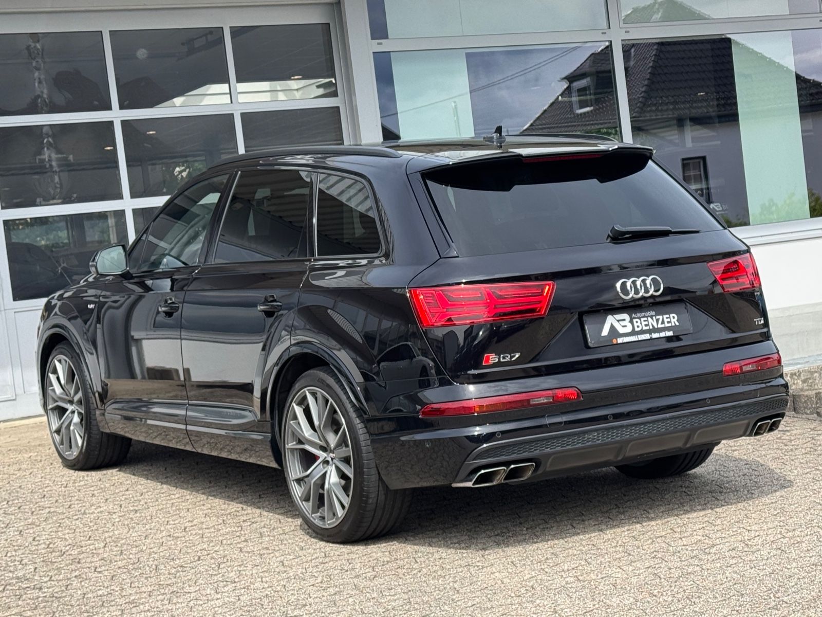 Fahrzeugabbildung Audi SQ7/RAUTEN-SITZE/PANO/AHK/360°Cam/Carbon/BOSE/