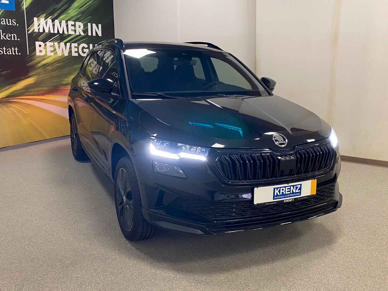 Fahrzeugabbildung SKODA Karoq 1.5l TSI ACT DSG Sportline+360 GRAD KAMERA