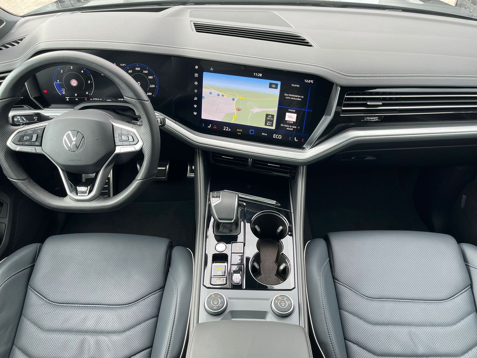 Fahrzeugabbildung Volkswagen Touareg 3.0TDI 4M R-Line VOLL Black 22" UPE 114T
