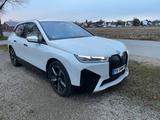 BMW iX xDrive40 - M Sport Laser AHK HUD 360° - gebrauchte BMW iX aus dem Jahr 2024