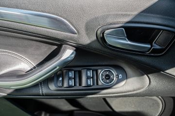 Fahrzeugabbildung Ford S-MAX Titanium 2.0 |NAVI|PDC|SHZ