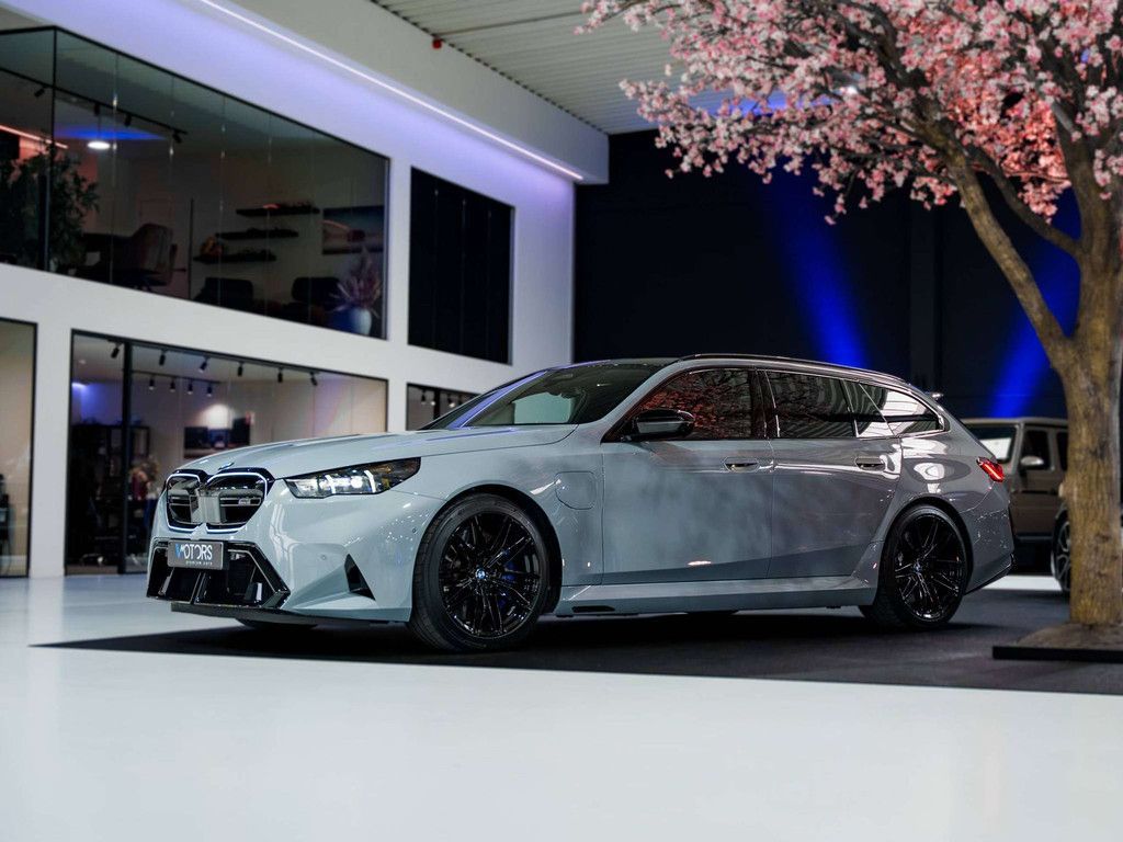 BMW M5 M5 PHEV 4.4 - Brooklyn Grau - Bowers & Wilkin imagem 2