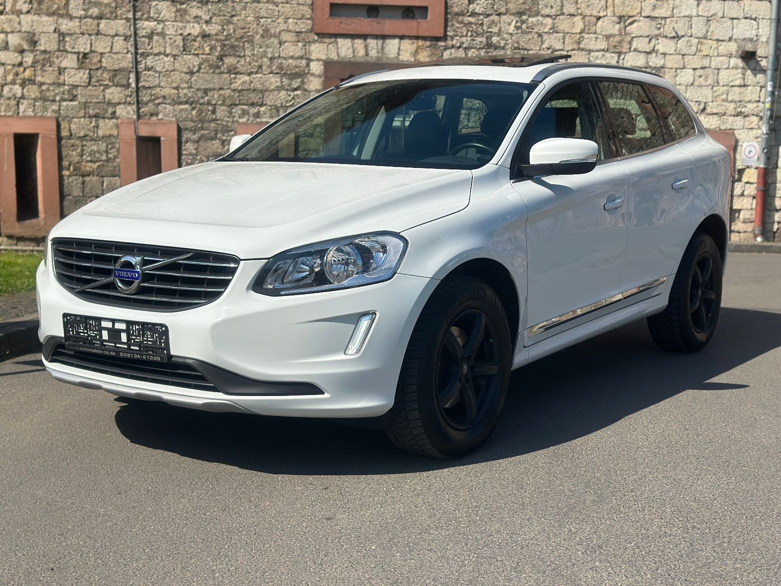 Fahrzeugabbildung Volvo XC60 SUMMUM D4*MODELL 2017+PANORAMA*