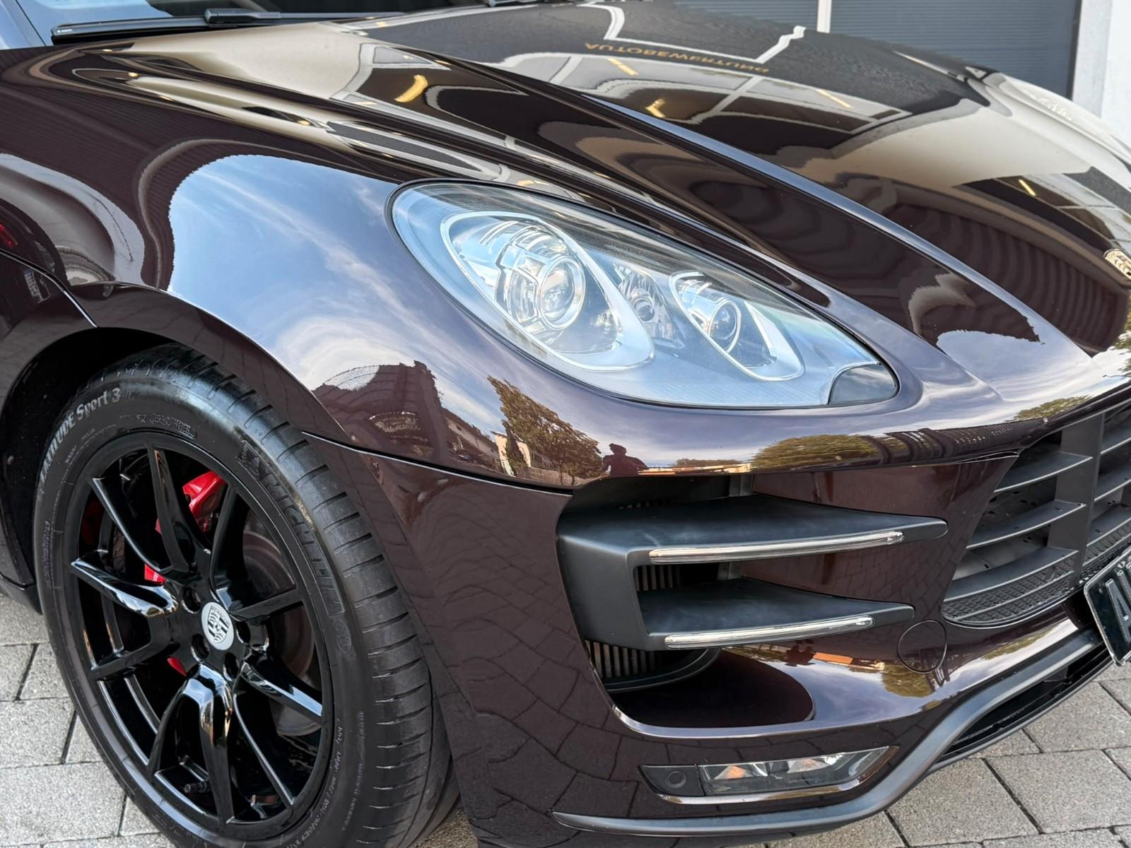PORSCHE MACAN TURBO