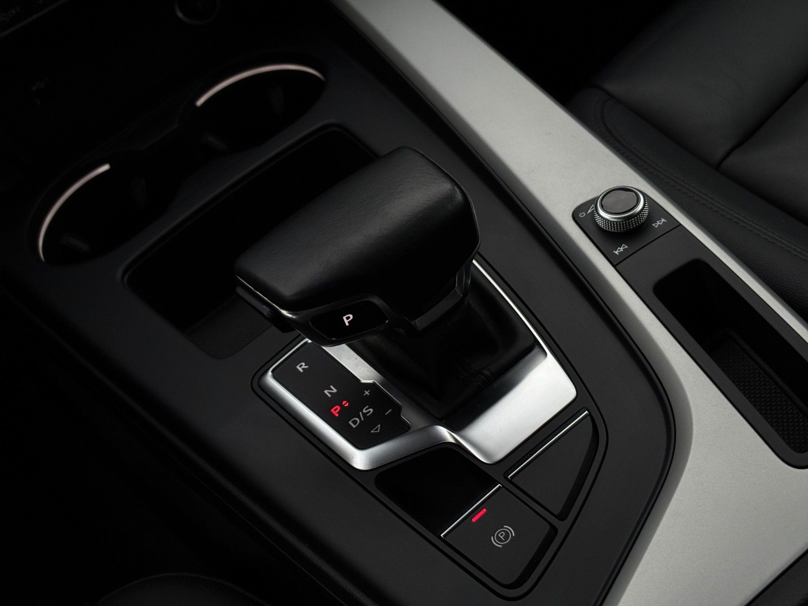 Fahrzeugabbildung Audi A4 Avant *S-line*Elektr.Sitze*ACC*Carplay*Leder