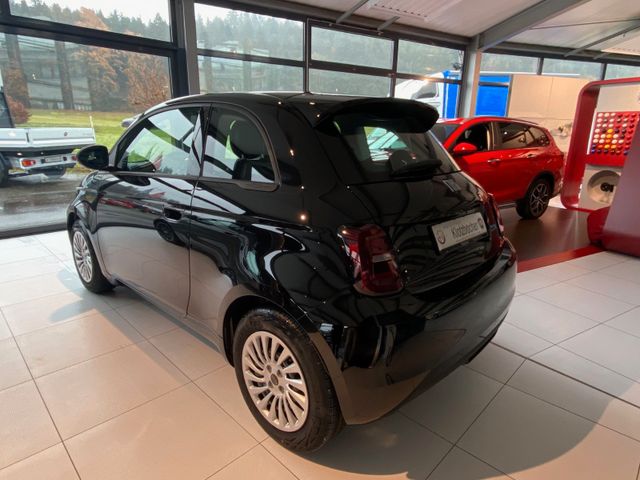 FIAT 500e Action