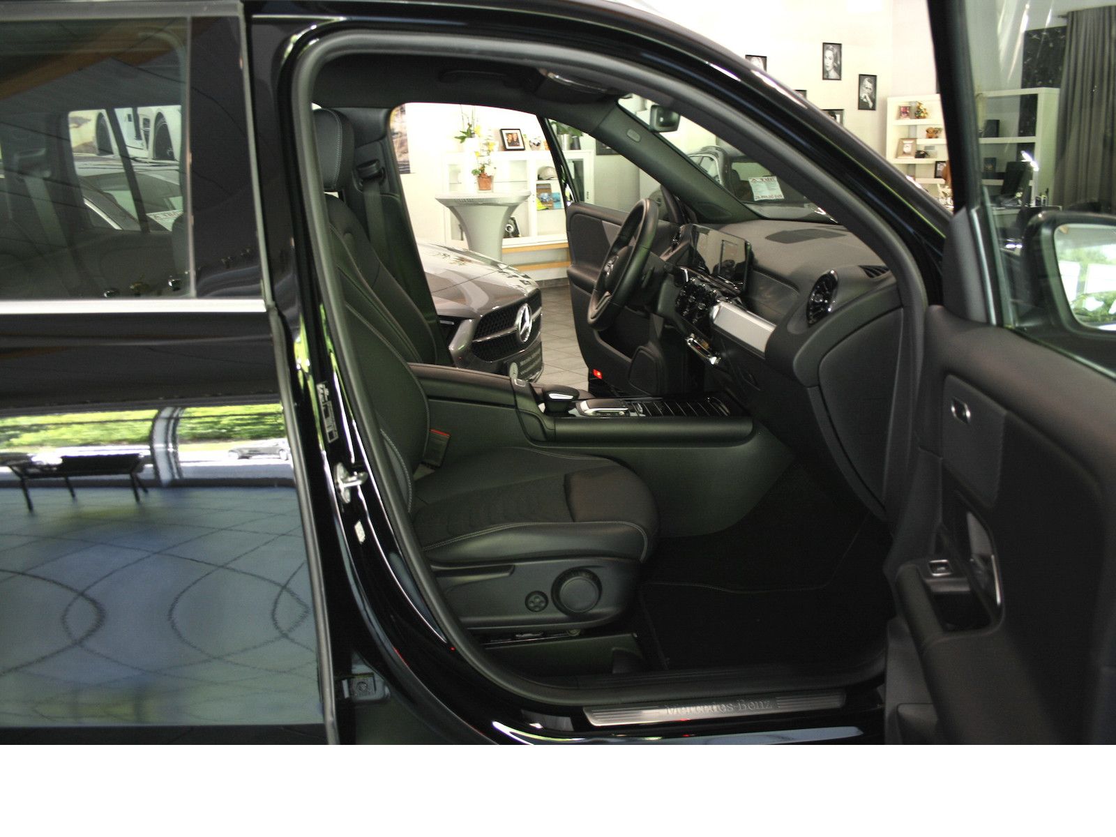 Fahrzeugabbildung Mercedes-Benz GLB 180 *MBUX *Totwinkel *Kamera+PTS *LED*