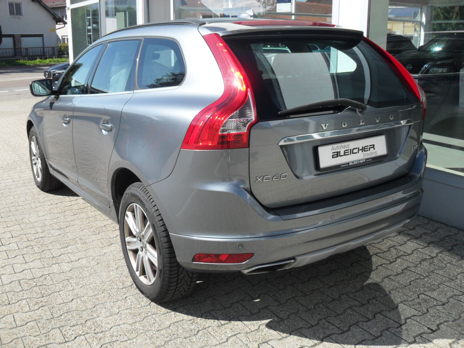Fahrzeugabbildung Volvo XC 60 2.0 Automatik - Momentum 2WD