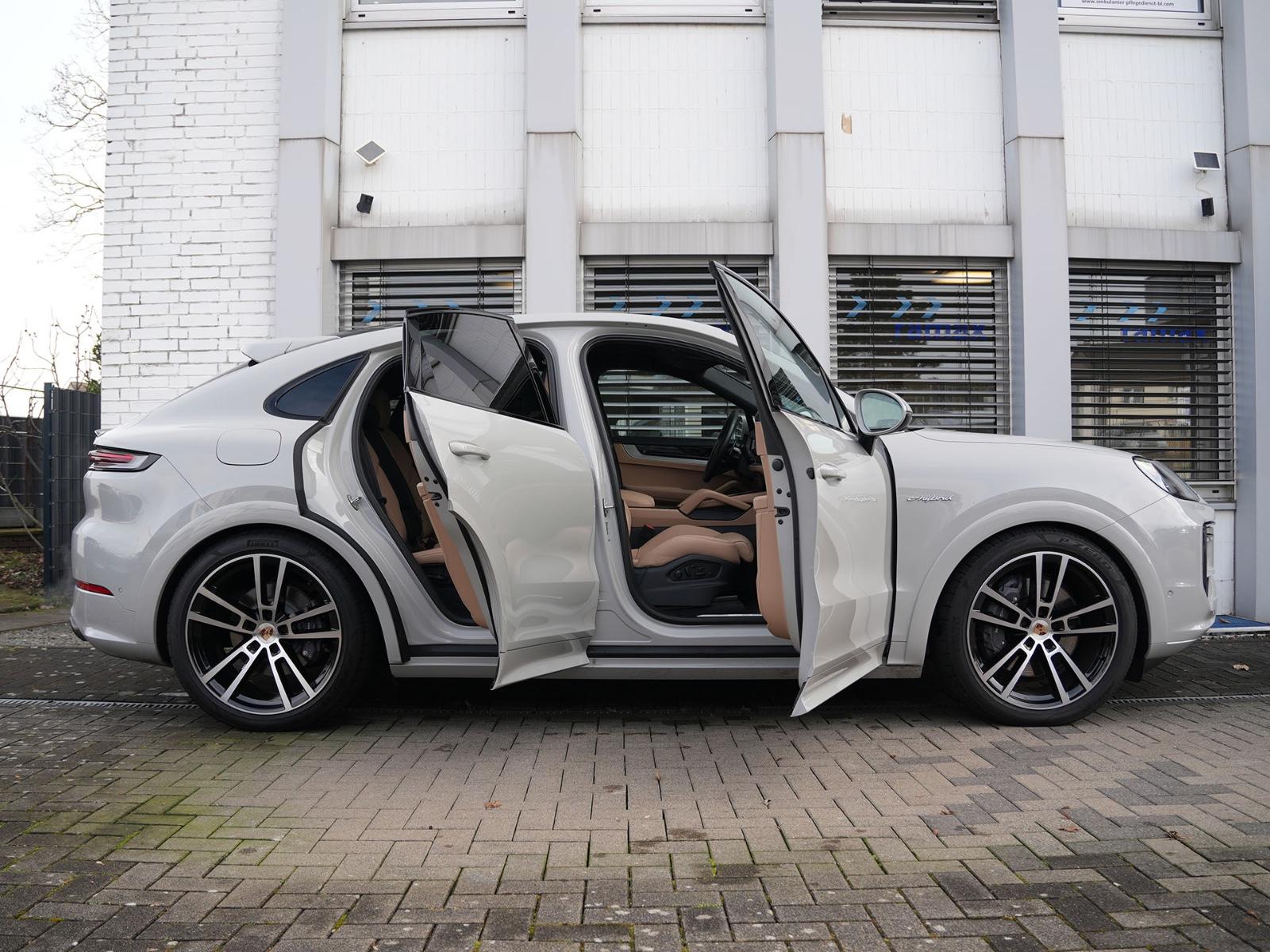 Porsche E-Hybrid Coupé SPORTDESIGN-INNO-22"-LEDER BEIGE