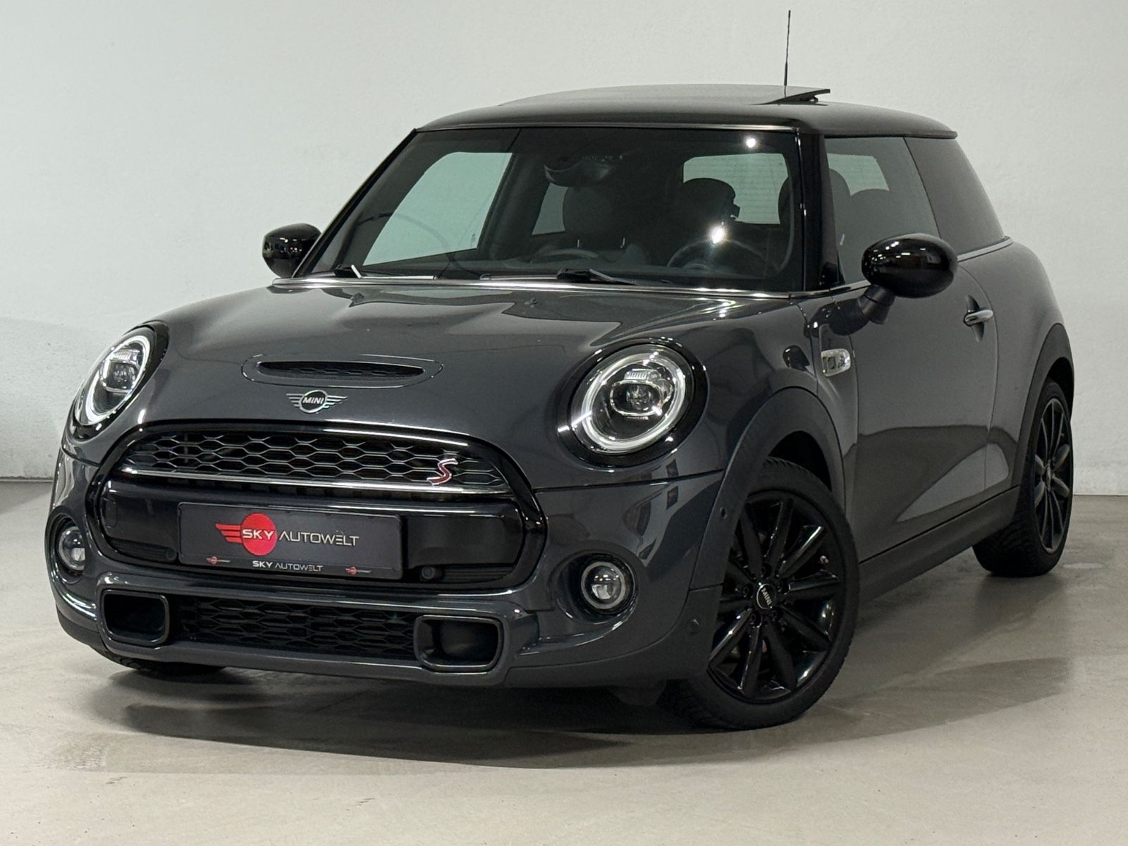 MINI COOPER S/NAVI/XENON/PANO/2xPDC/LEDER/17 ZOLL