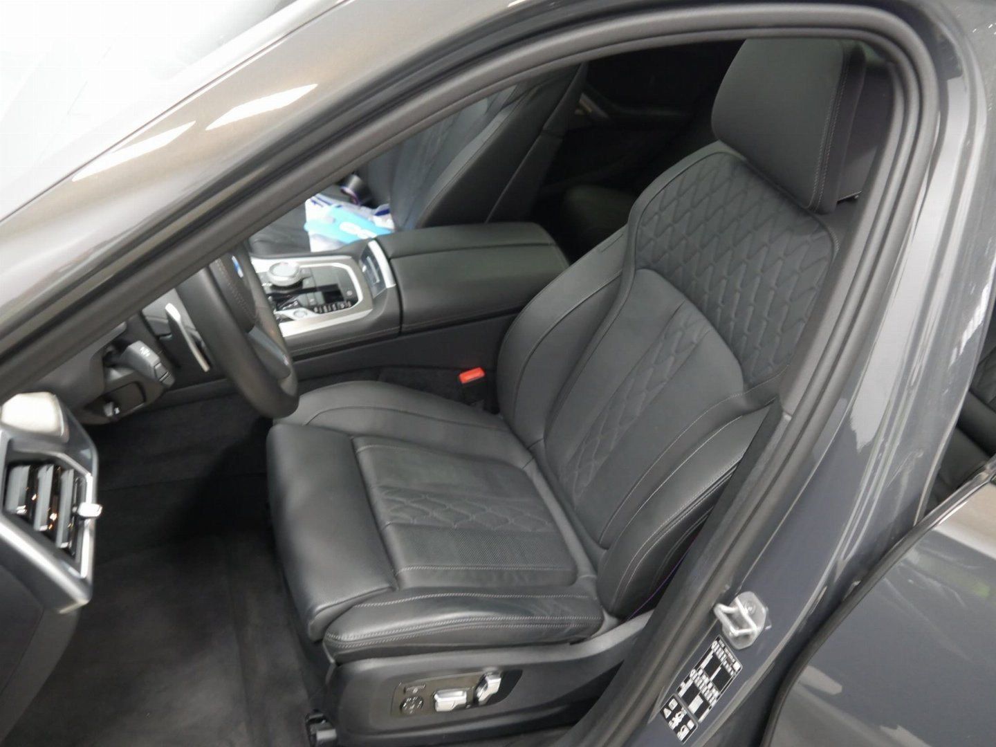 Fahrzeugabbildung BMW X6 xDrive40d M Sport Pro Pano.Dach Sitzbelüftung