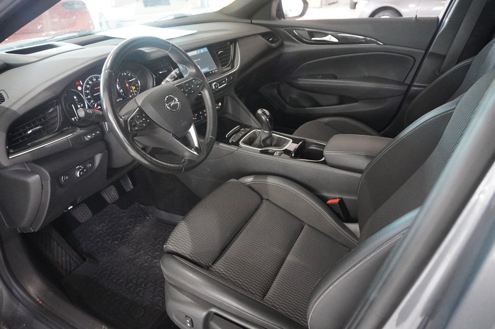 Fahrzeugabbildung Opel Insignia B ST 2.0D INNOV. NAVI/LED/KAMERA/AHK