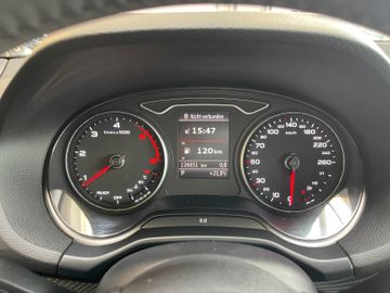 Audi Q2 2.0 TDI Quattro Sport *HUD*NAV*LED*ACC*LEDER*