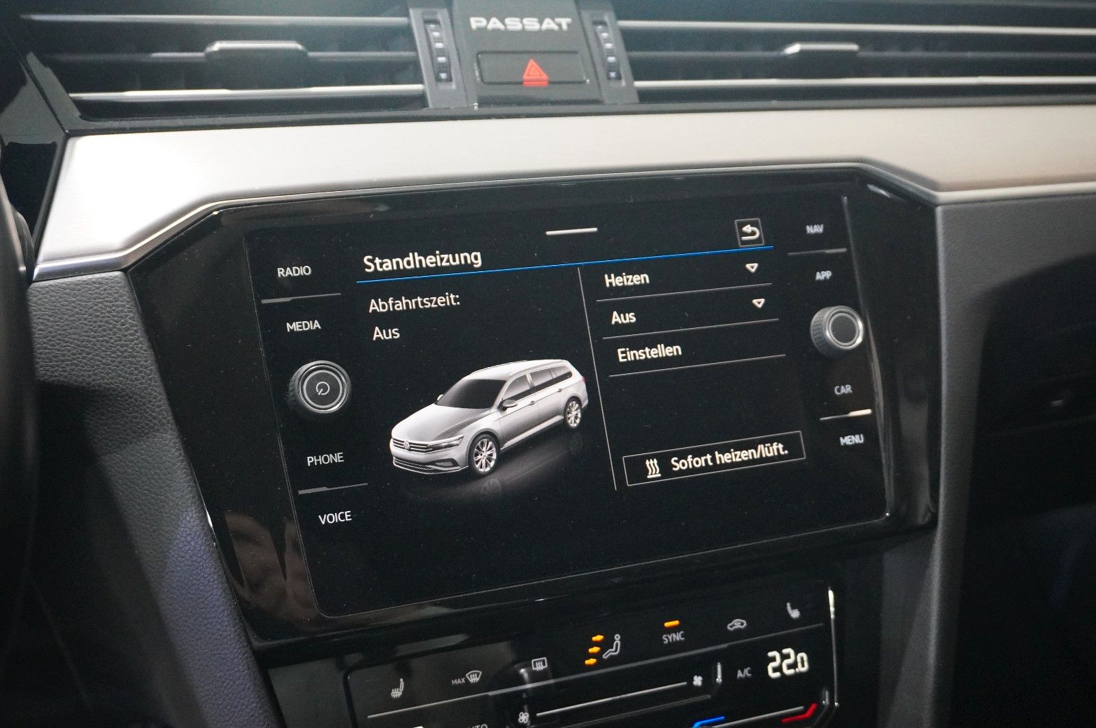 Fahrzeugabbildung Volkswagen Passat VARI. 2.0D R-LINE 4M NAVI/LED/KAMERA/AHK