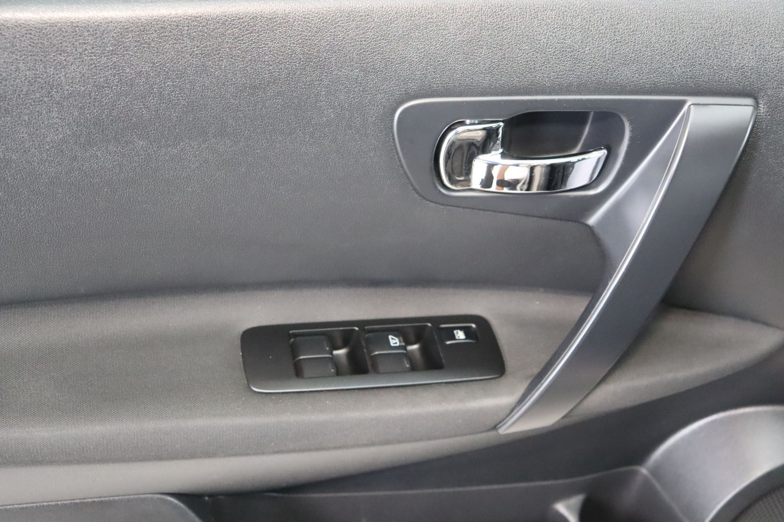 Fahrzeugabbildung Nissan Qashqai 2.0 Acenta 4X4 * AHK * LED *