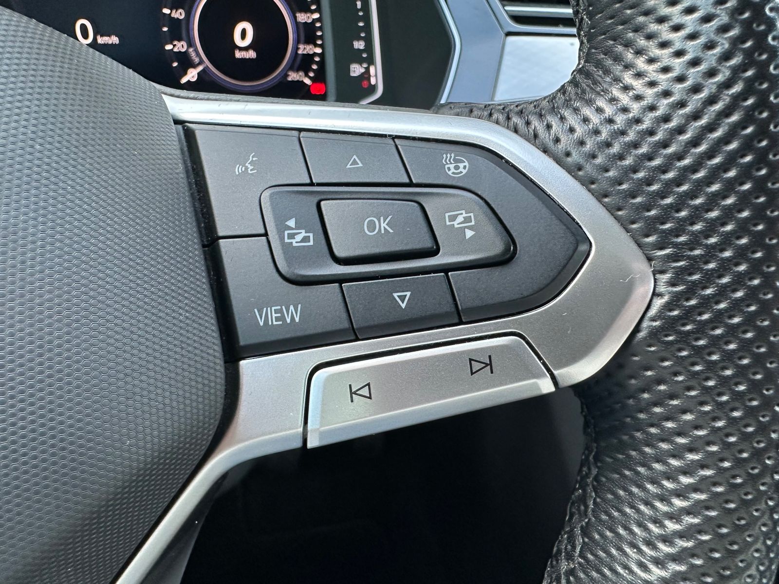 Fahrzeugabbildung Volkswagen Passat Variant GTE R-Line NAV+LED+KAM+HUD+AHK