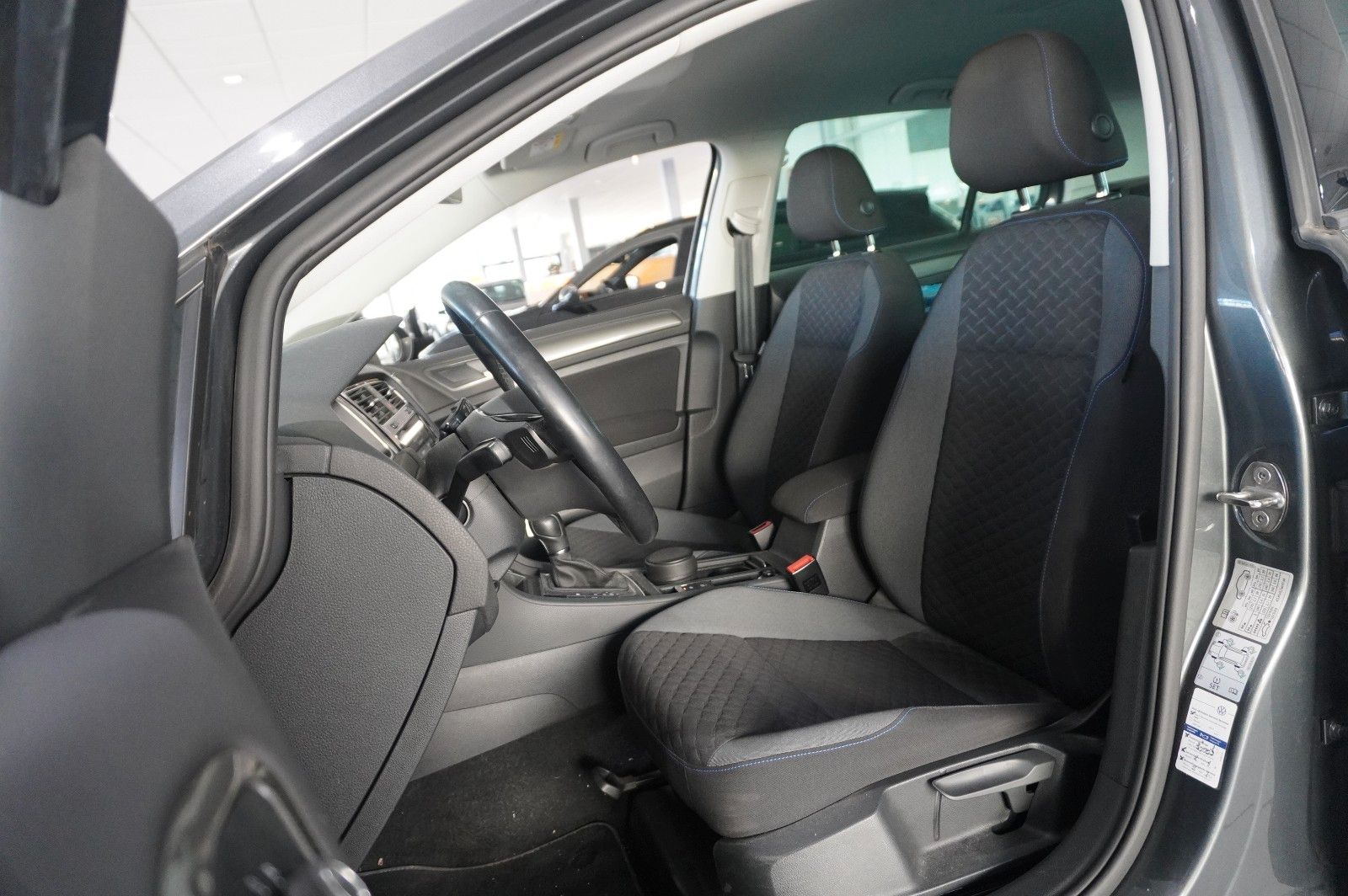 Fahrzeugabbildung Volkswagen Golf VII Lim. 2.0D JOIN NAVI/LED/KAMERA/DYNA./SH